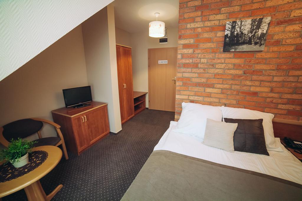 Hubertus Aparthotel & Restaurant & Horse Club Starogard Gdański Quarto foto